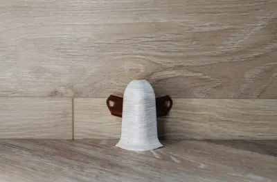 Угол наружный для плинтуса Идеал 230 Дуб айсберг/4090