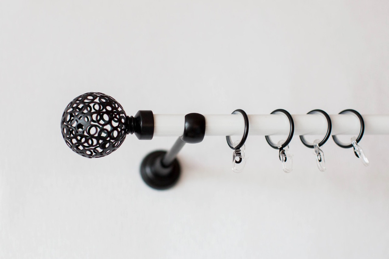 Декоративная труба доп.ряда к карнизу d16, 19, 28 белый с черным 200см /0612